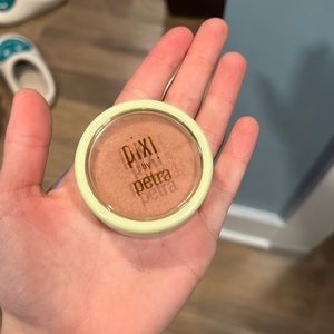 I never used it I got is as a secret Santa and I don’t like the color